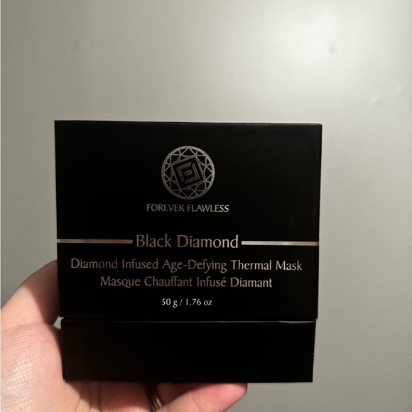 Forever Flawless Black Diamond Thermal Mask